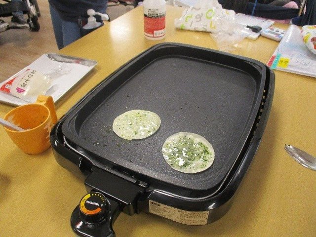 生活介護 クッキング♪ ~餃子の皮を使ったレシピ~の画像